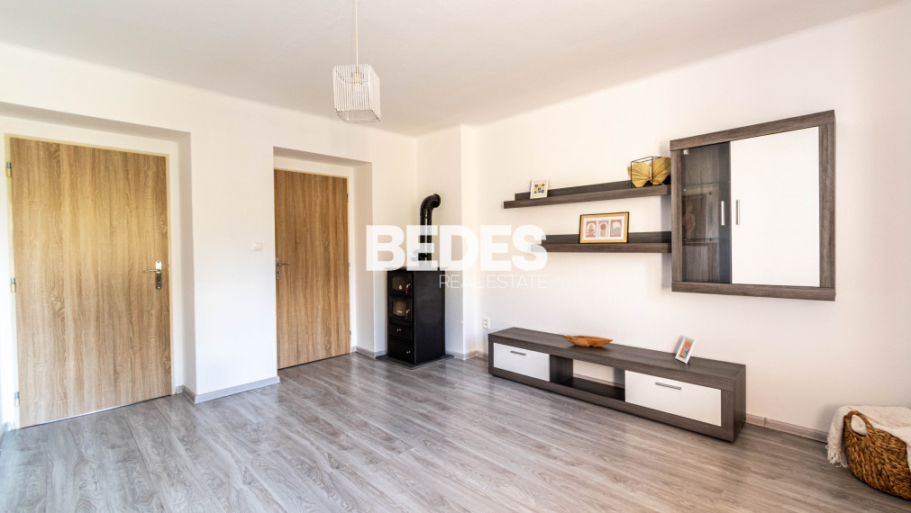 BEDES | REZERVOVANÝ-2-izb. byt so samost. kúrením, Handlová