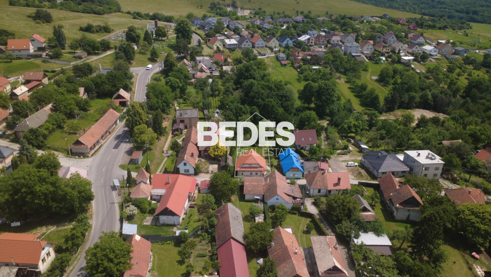 BEDES | Tradičný rodinný dom v rekonštrukcií, obec Šútovce