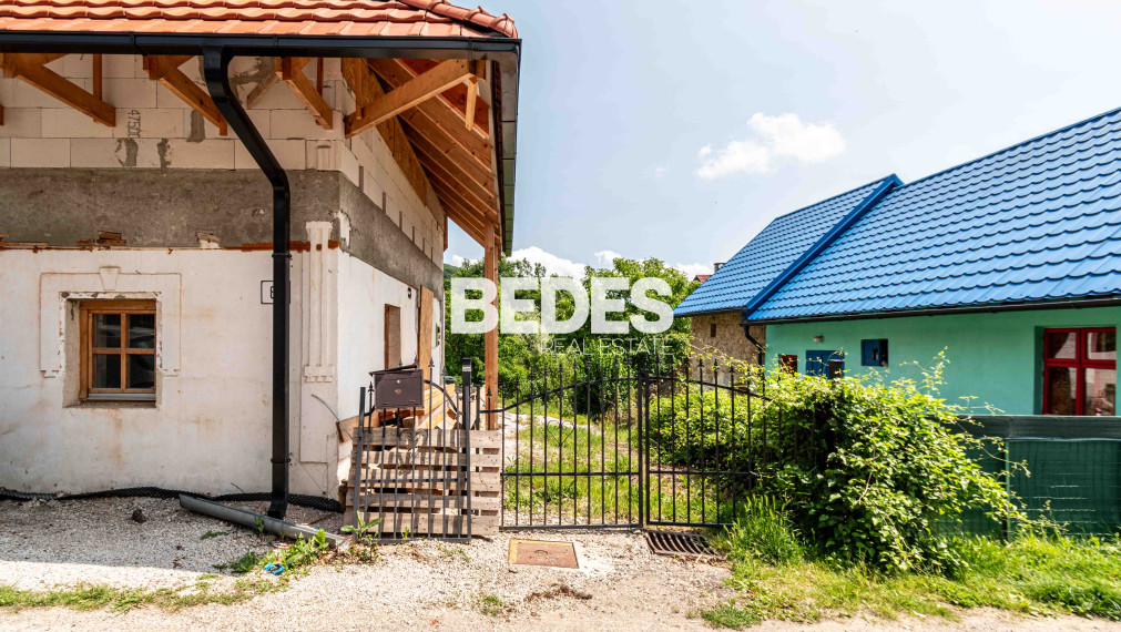 BEDES | Tradičný rodinný dom v rekonštrukcií, obec Šútovce