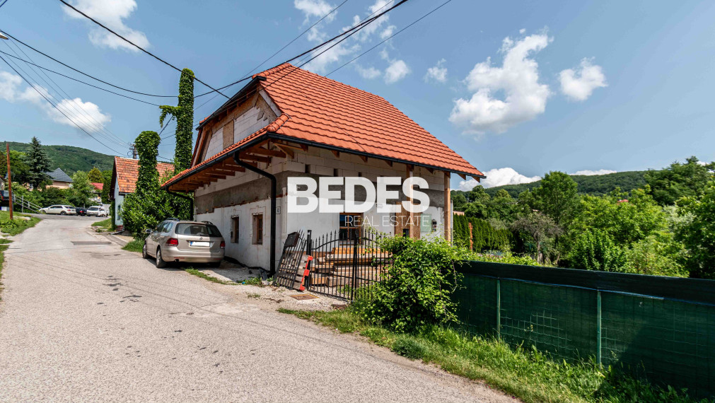 BEDES | Tradičný rodinný dom v rekonštrukcií, obec Šútovce