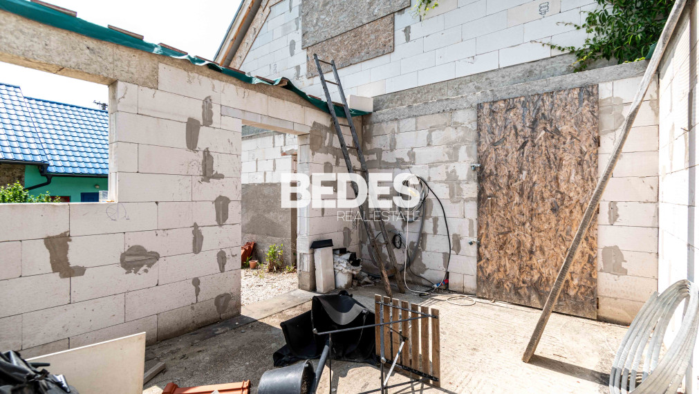 BEDES | Tradičný rodinný dom v rekonštrukcií, obec Šútovce
