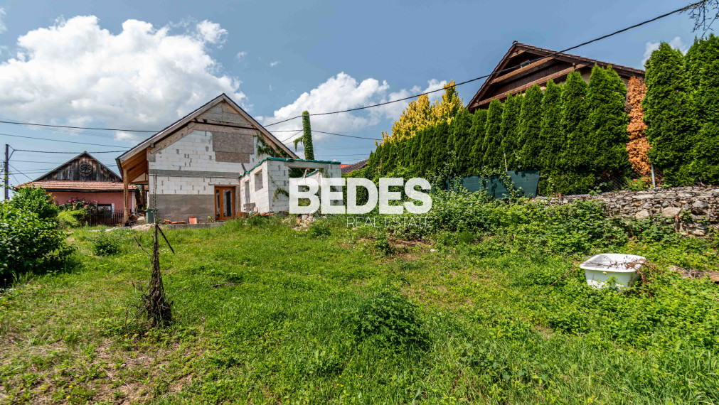 BEDES | Tradičný rodinný dom v rekonštrukcií, obec Šútovce