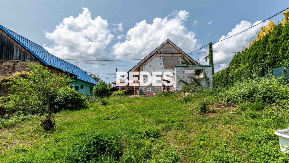 BEDES | Tradičný rodinný dom v rekonštrukcií, obec Šútovce