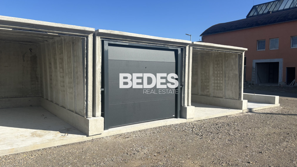 VO VÝSTAVBE | Moderné garáže a skladové priestory v Prievidzi