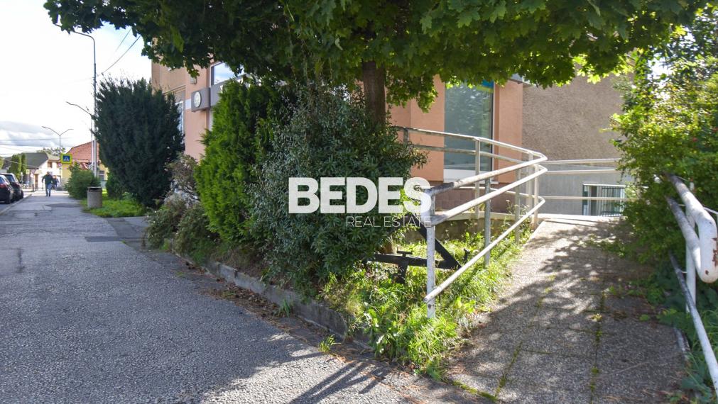 BEDES | multifunkčný priestor so skladom, parking, Prievidza