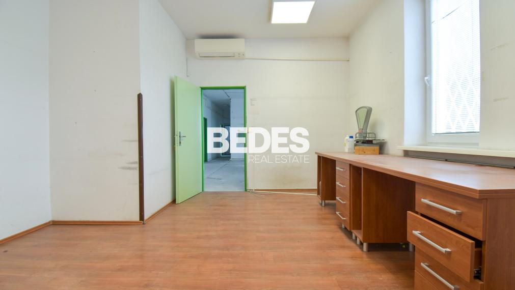 BEDES | multifunkčný priestor so skladom, parking, Prievidza