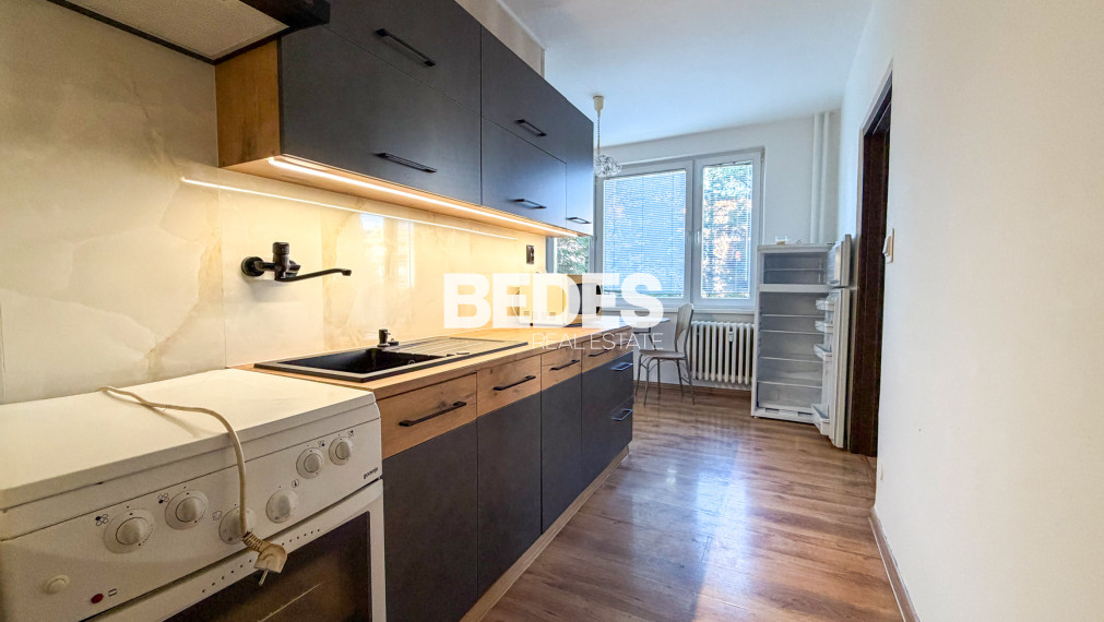 Prenájom – veľkometrážny 2izb. byt, 2x balkón, MC, Handlová