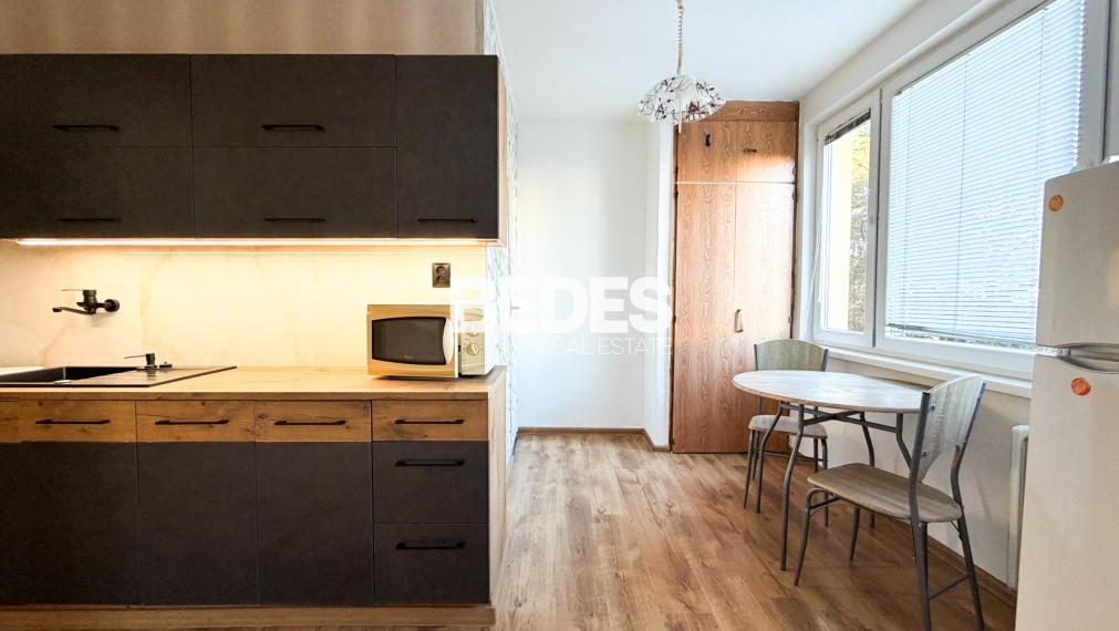 Prenájom – veľkometrážny 2izb. byt, 2x balkón, MC, Handlová