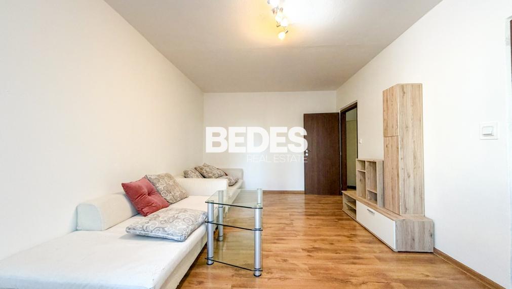 Prenájom – veľkometrážny 2izb. byt, 2x balkón, MC, Handlová