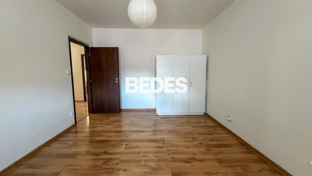 Prenájom – veľkometrážny 2izb. byt, 2x balkón, MC, Handlová