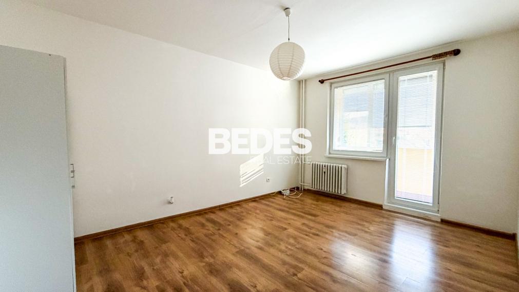 Prenájom – veľkometrážny 2izb. byt, 2x balkón, MC, Handlová