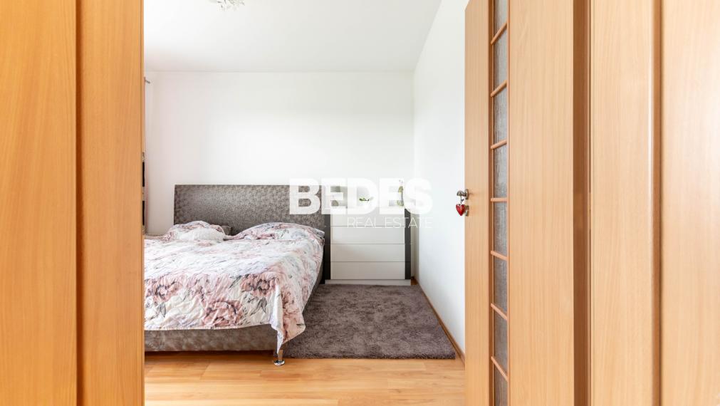 REZERVOVANÉ | Útulný plne zariadený 2-izbový byt s balkónom pri hrádzi na Sihoti