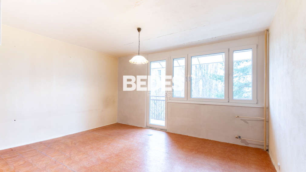 2-izbový byt na rekonštrukciu + loggia,šatník - Juh, Trenčín