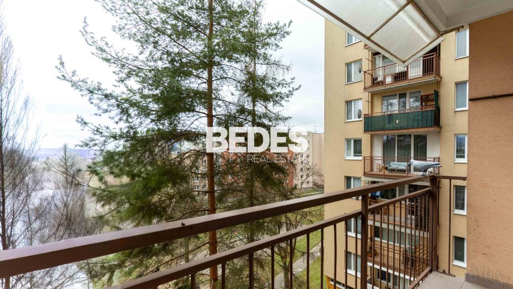 2-izbový byt s veľkou loggiou a šatníkom na sídlisku Juh | Trenčín