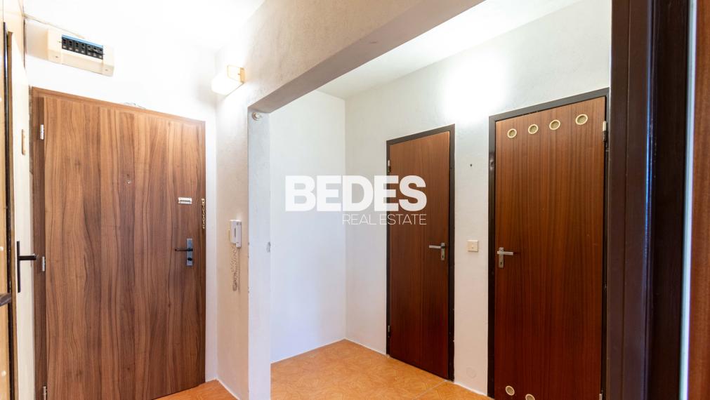 2-izbový byt s veľkou loggiou a šatníkom na sídlisku Juh | Trenčín