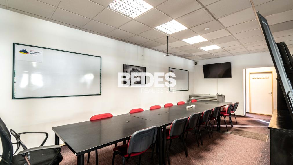 BEDES | Podnikateľský priestor v priamom centre Bojníc, 196m2