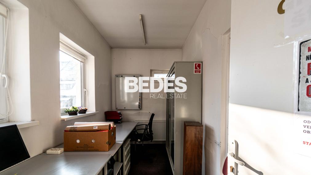 BEDES | Podnikateľský priestor v priamom centre Bojníc, 196m2
