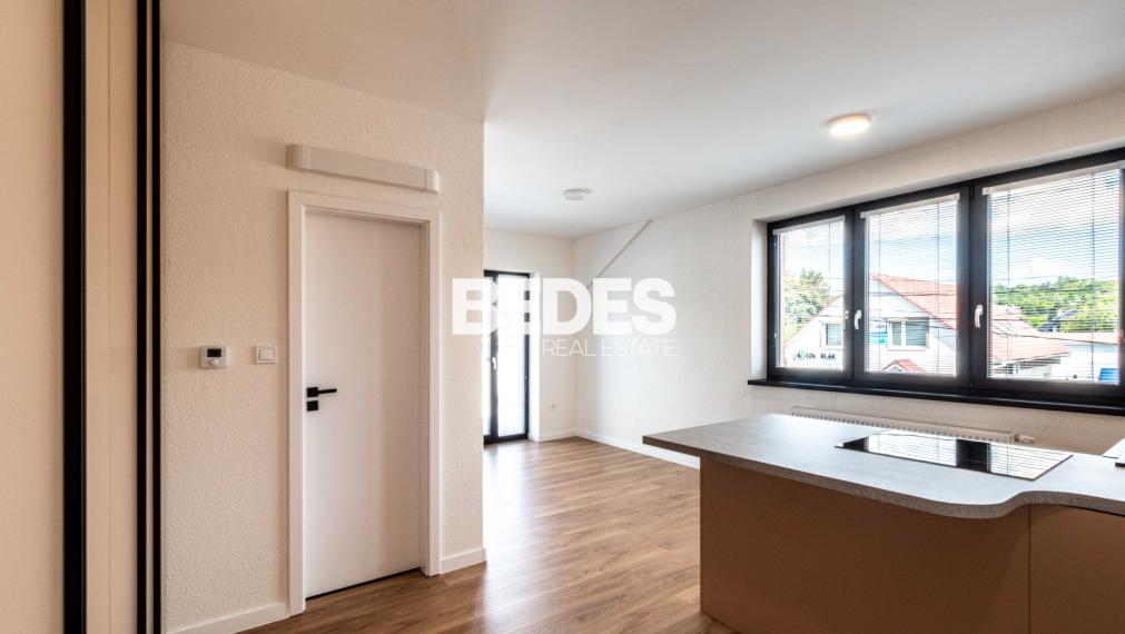 BEDES | Moderný 2 izbový byt s terasou v novostavbe, parking