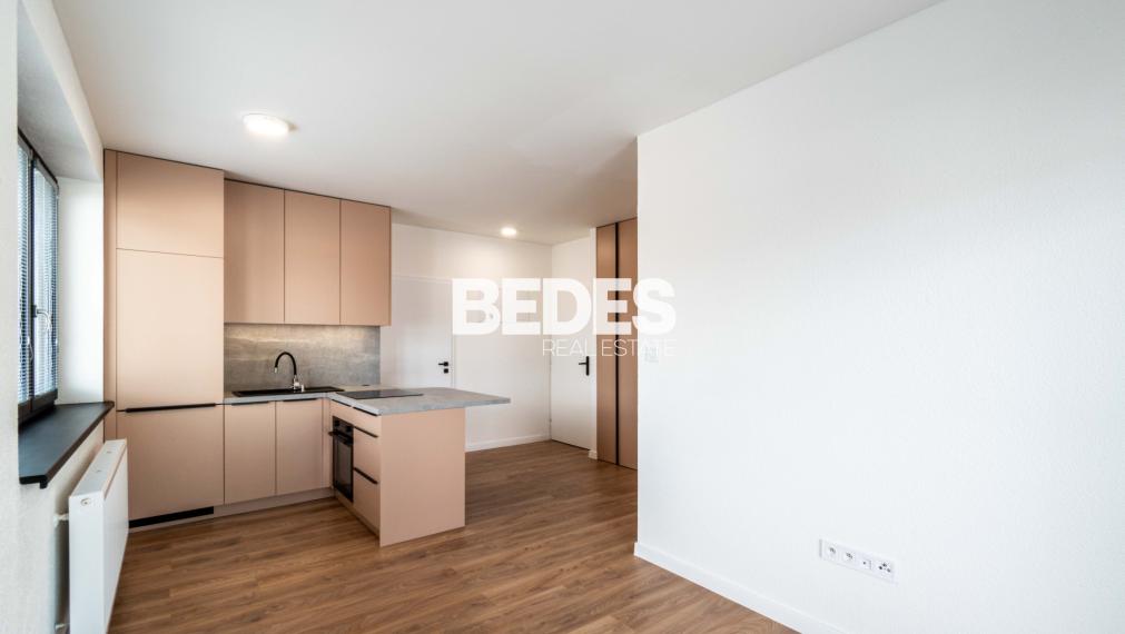 BEDES | Moderný 2 izbový byt s terasou v novostavbe, parking