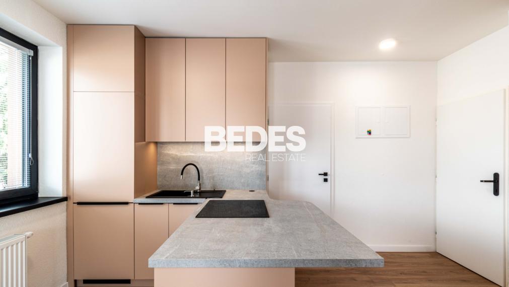 BEDES | Moderný 2 izbový byt s terasou v novostavbe, parking