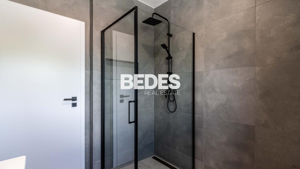 BEDES | Moderný 2 izbový byt s terasou v novostavbe, parking