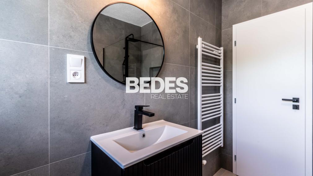 BEDES | Moderný 2 izbový byt s terasou v novostavbe, parking