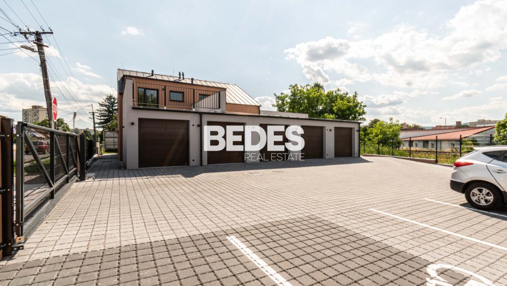 BEDES | Moderný 2 izbový byt s terasou v novostavbe, parking