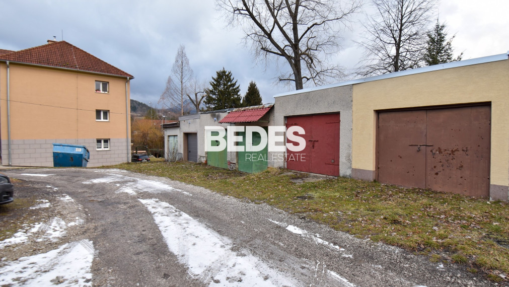 BEDES | Murovaná garáž, elektrina, rekonštrukcia, Duklianska