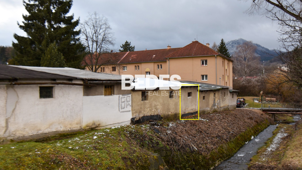 BEDES | Murovaná garáž, elektrina, rekonštrukcia, Duklianska