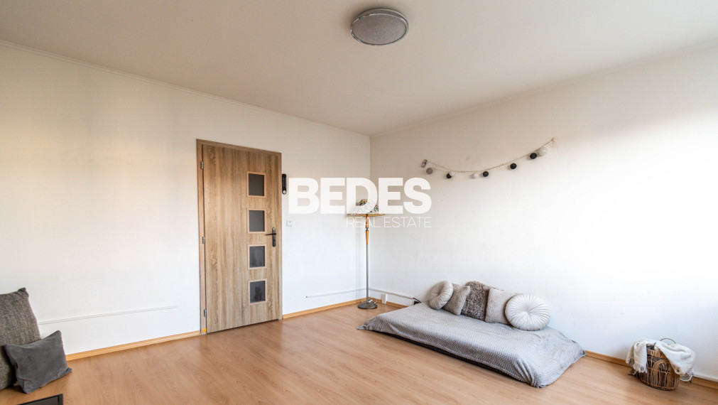 BEDES | Veľkometrážny byt, šatník, sklad, loggia, Okružná