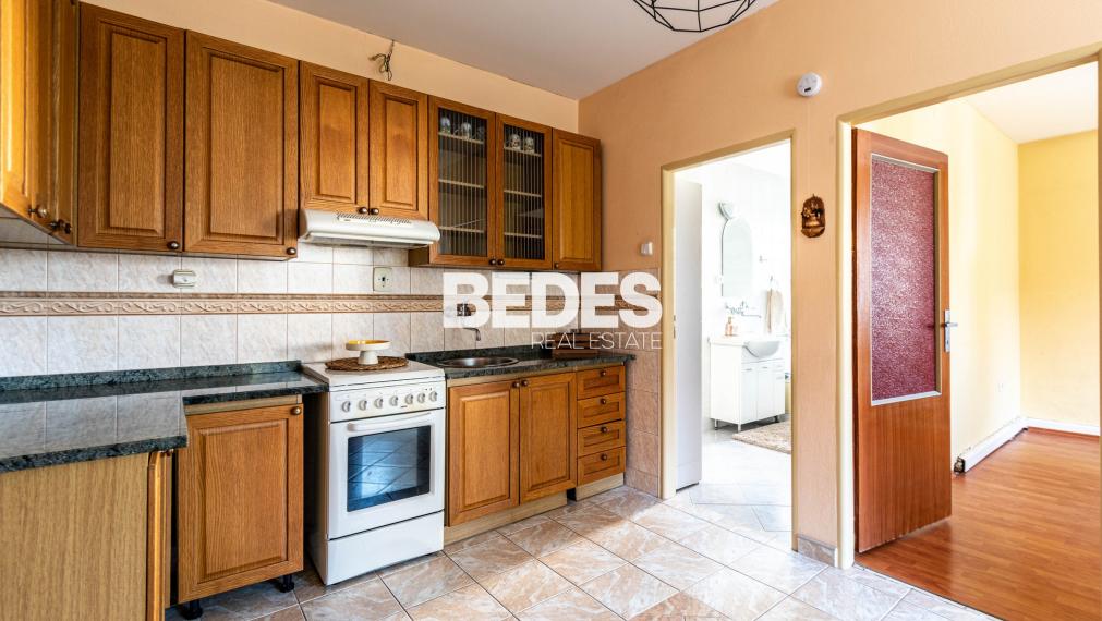 BEDES | priestranný 3 izb.byt, samostat. kúrenie,balkón,dvor