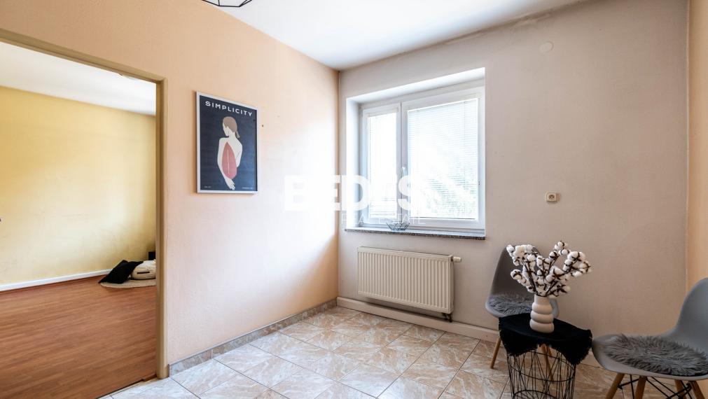 BEDES | priestranný 3 izb.byt, samostat. kúrenie,balkón,dvor