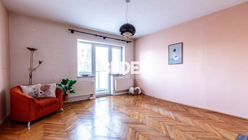 BEDES | priestranný 3 izb.byt, samostat. kúrenie,balkón,dvor