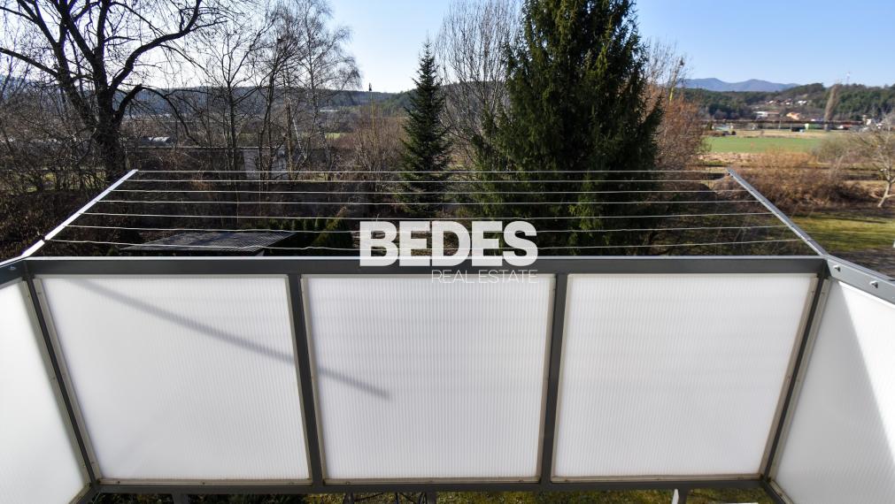 BEDES | priestranný 3 izb.byt, samostat. kúrenie,balkón,dvor