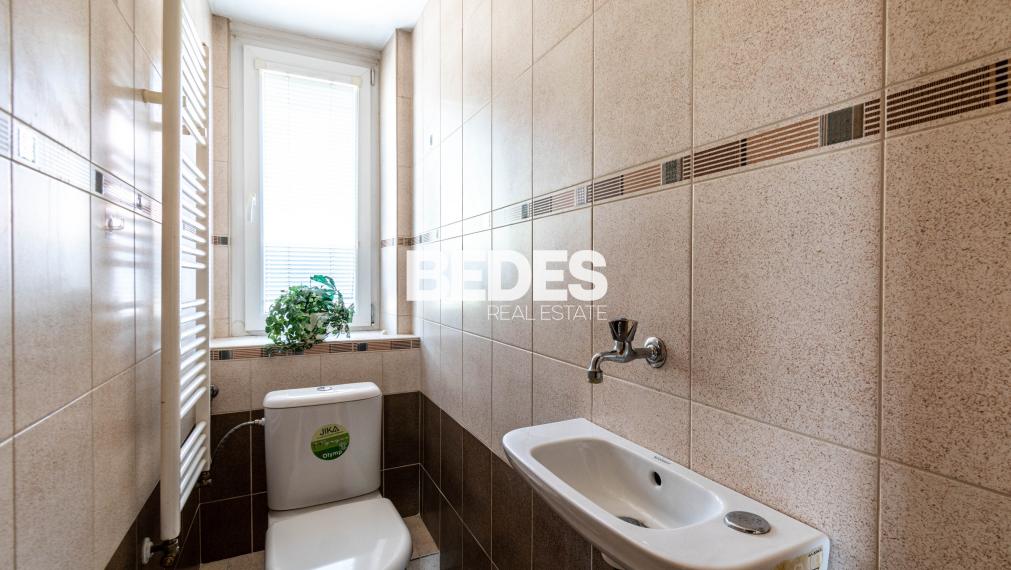 BEDES | priestranný 3 izb.byt, samostat. kúrenie,balkón,dvor