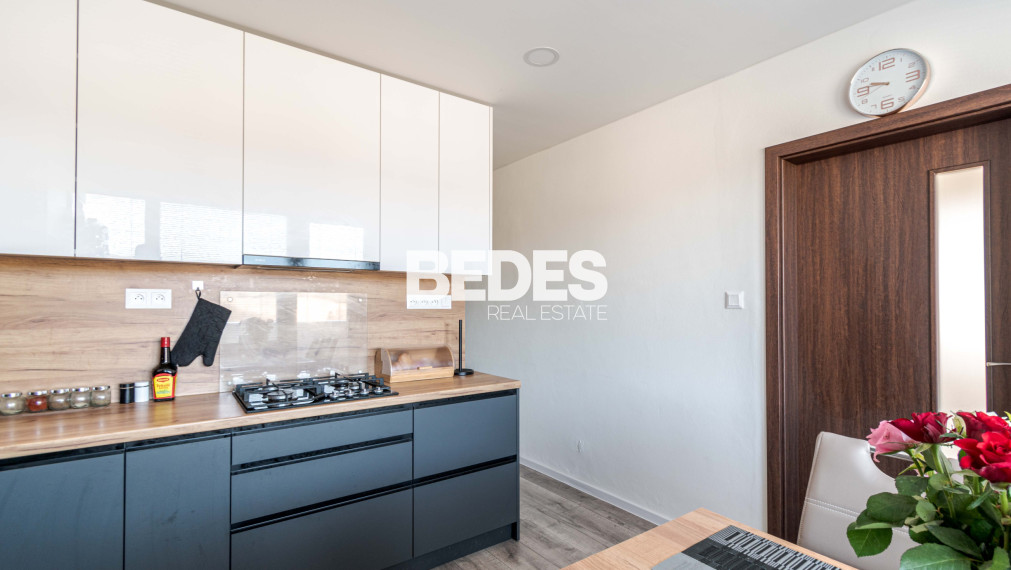 BEDES | Zariadený 3 izbový byt po rekonštrukcii, 4x loggia