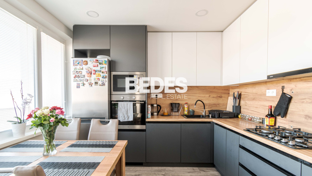BEDES | Zariadený 3 izbový byt po rekonštrukcii, 4x loggia
