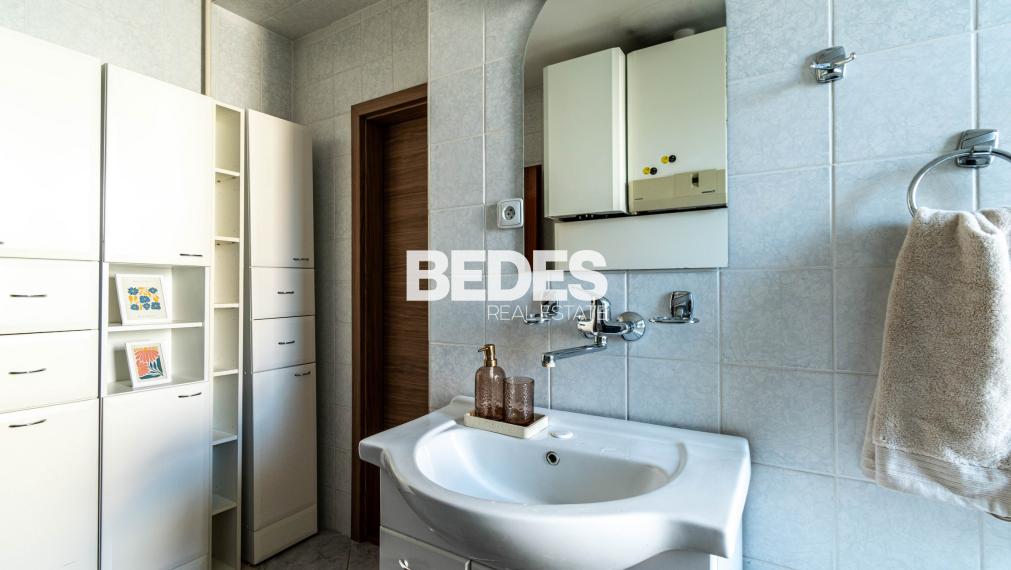 BEDES | priestranný 3 izb.byt, samostat. kúrenie,balkón,dvor