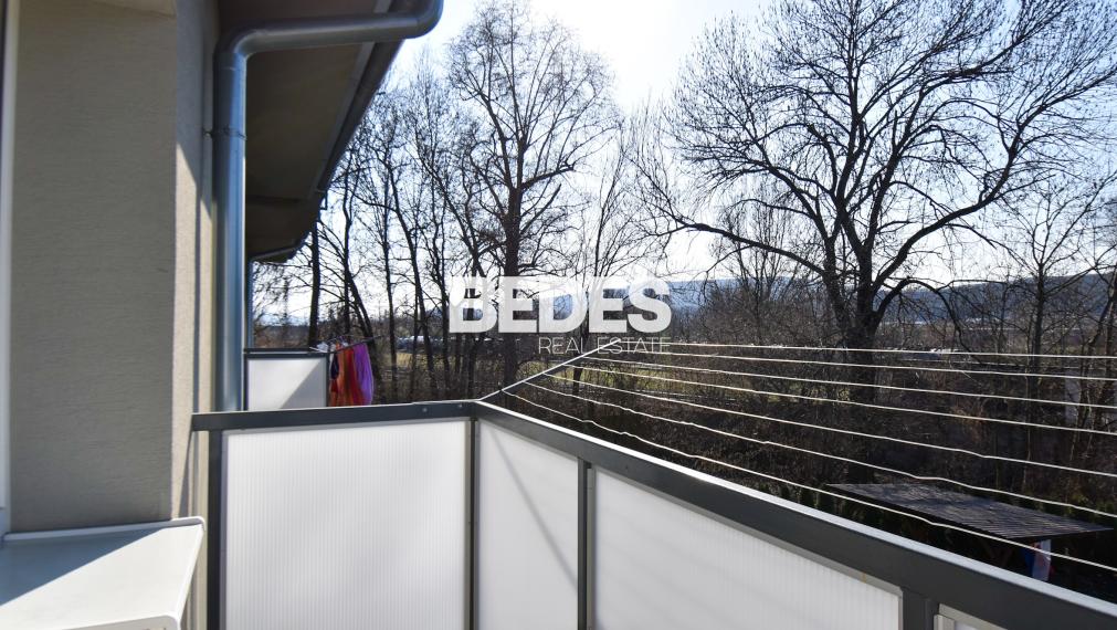 BEDES | priestranný 3 izb.byt, samostat. kúrenie,balkón,dvor