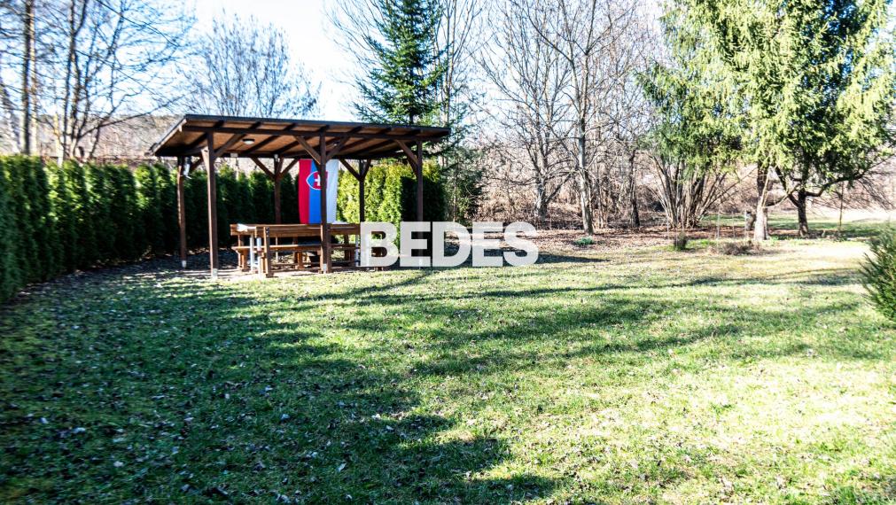 BEDES | priestranný 3 izb.byt, samostat. kúrenie,balkón,dvor