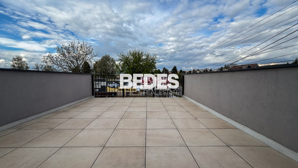 BEDES | Moderný 2 izbový byt s terasou v novostavbe, parking