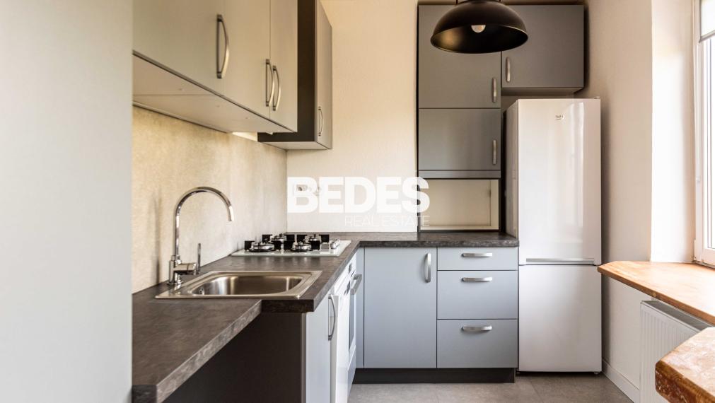 BEDES |  Zariadený 2-  izbový byt, Handlová
