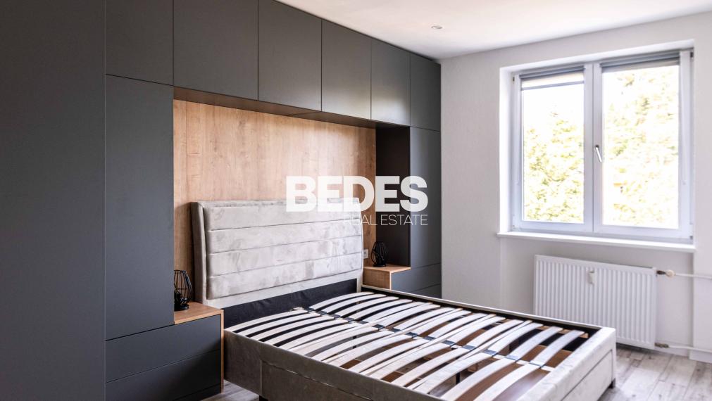 BEDES |  Zariadený 2-  izbový byt, Handlová