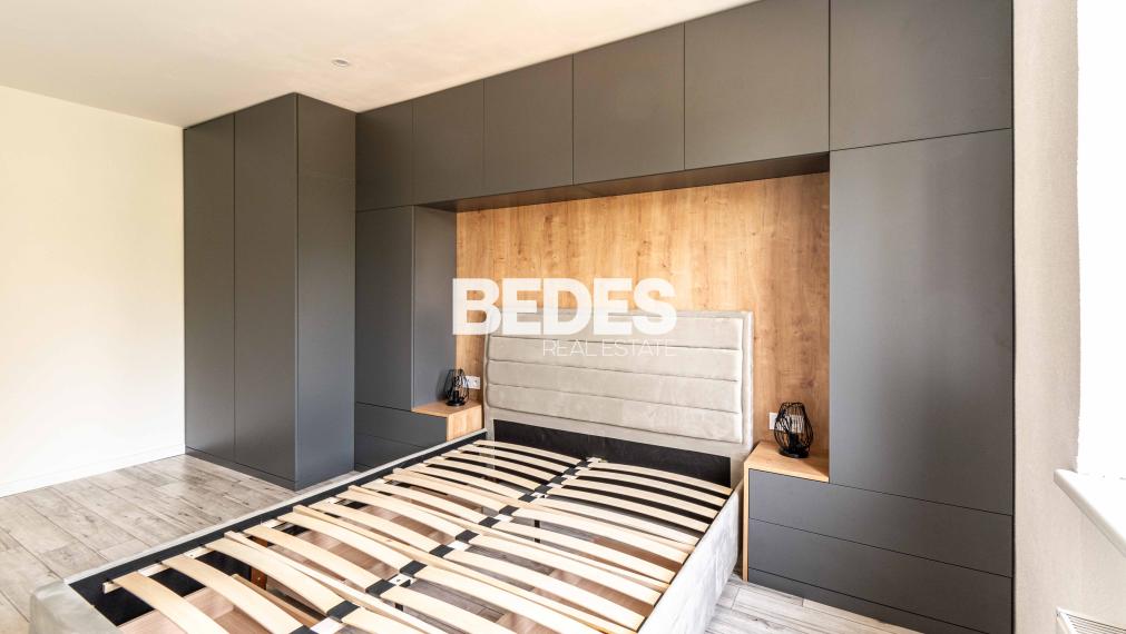 BEDES |  Zariadený 2-  izbový byt, Handlová