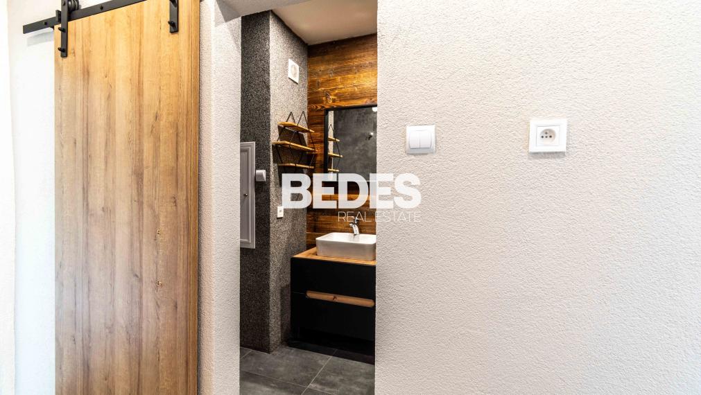 BEDES |  Zariadený 2-  izbový byt, Handlová