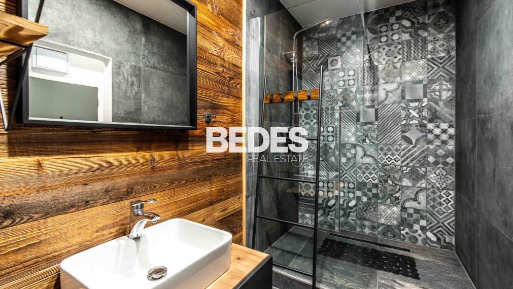 BEDES |  Zariadený 2-  izbový byt, Handlová