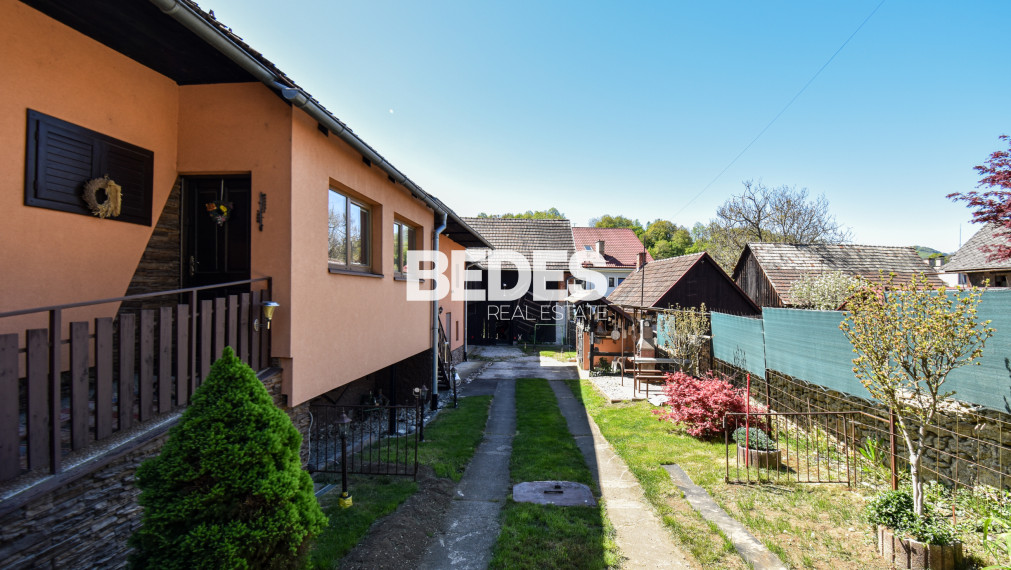 BEDES | Rodinný dom s hospodárskou budovou a záhradou, Ráztočno