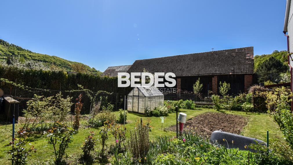 BEDES | Rodinný dom s hospodárskou budovou a záhradou, Ráztočno