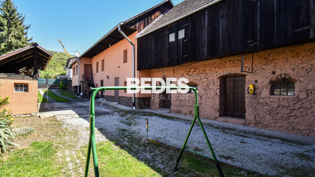 BEDES | Rodinný dom s hospodárskou budovou a záhradou, Ráztočno