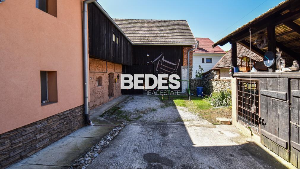 BEDES | Rodinný dom s hospodárskou budovou a záhradou, Ráztočno